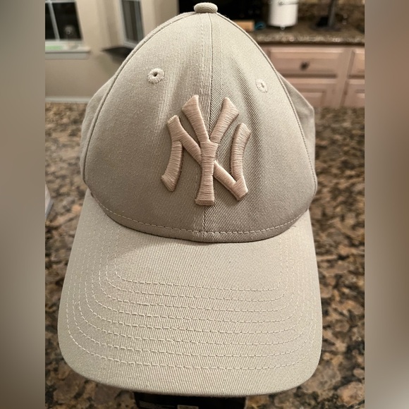 New Era Accessories - Official New York Yankees New Era Hat